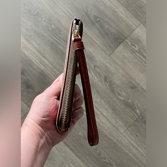 NWT 🦖🤎Coach T-Rex Corner Zip Wristlet in Signature Canvas - Picture 9 of 13